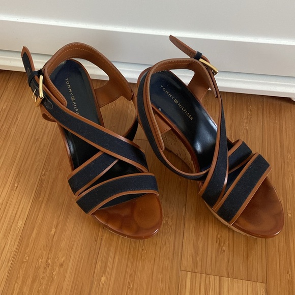 Tommy Hilfiger Navy strappy sandals with platform cork wedge. Size 7 - Picture 2 of 7